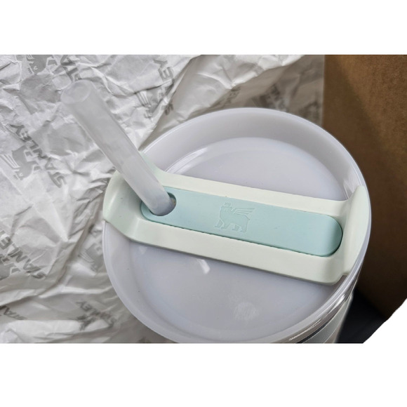 Stanley The Flowstate Quencher H2.0 Tumbler 40 oz in Mist New in Box - Picture 12 of 14